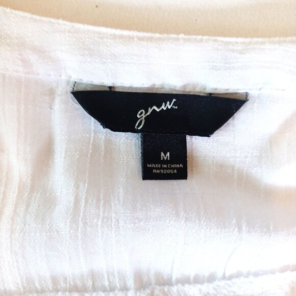 Vintage-Inspired White Long-Sleeve Button-Up Blouse With Crochet Lace Hem & Roll - Picture 10 of 10